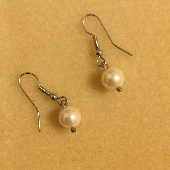 Earrings - Picture 1 of 1
